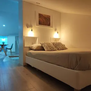 Wood Essence - Cozy Balcony Apartment